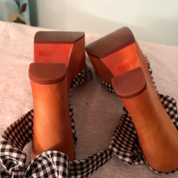 Jeffrey Campbell Pinup Girl Platform Sandals - Picture 7 of 11